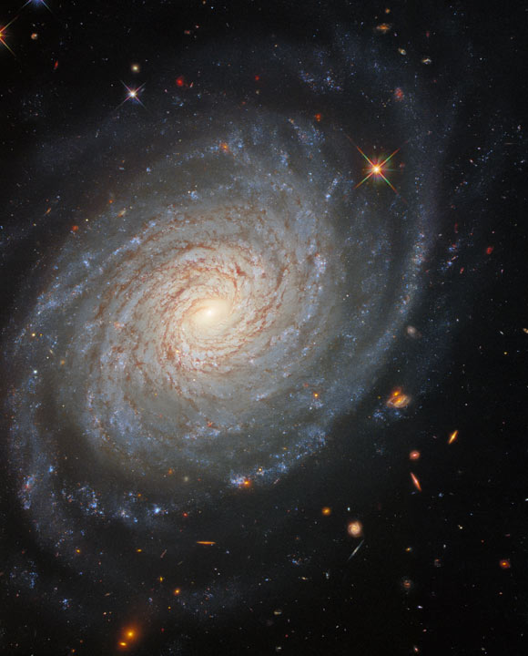 این تصویر هابل NGC 976، یک کهکشان مارپیچی را نشان می دهد که در فاصله 150 میلیون سال نوری از ما در صورت فلکی برج حمل قرار دارد..